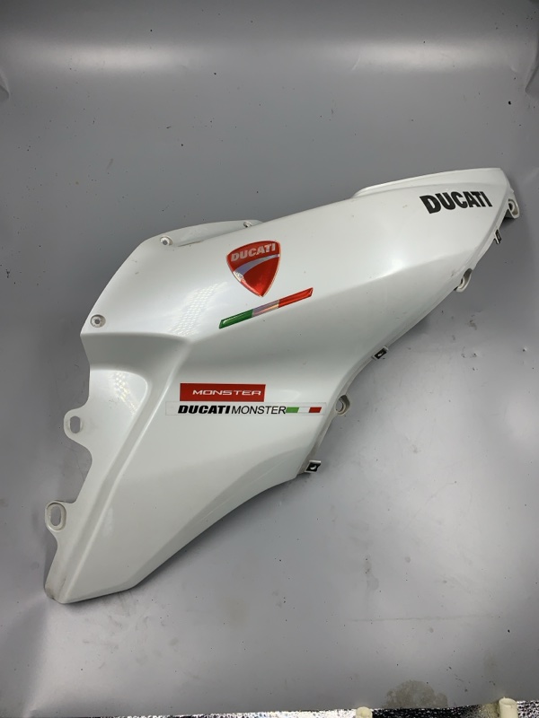 Боковой пластик Прав. Ducati Multistrada 2011 — фото 1