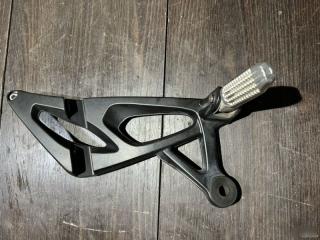 Кронштейн подножки Прав. BMW K1300S — фото 3