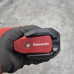 Слайдеры Kawasaki Z1000 2012 — фото 10
